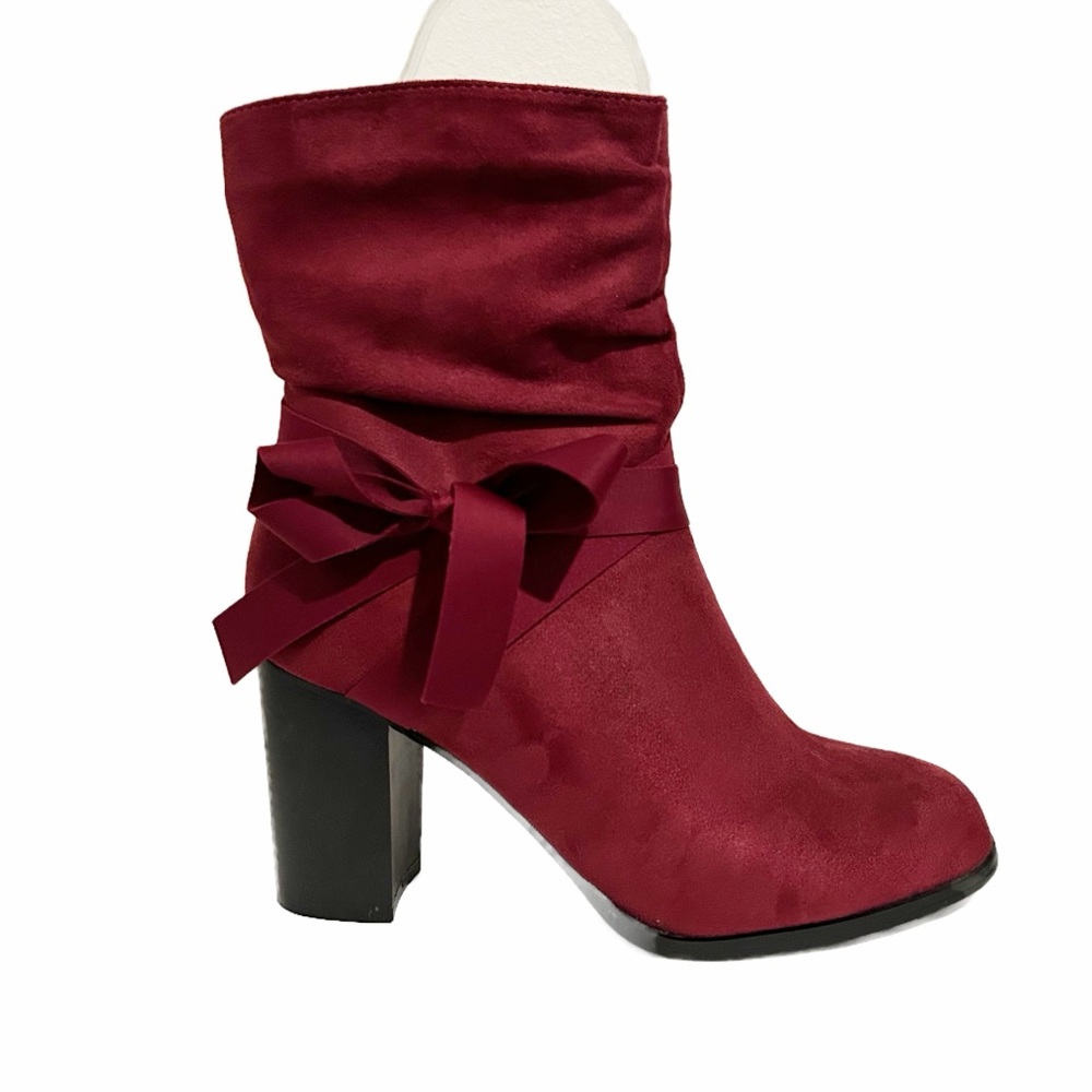 Allegra K burgundy faux suede ankle zip boots. Size 8.5.
